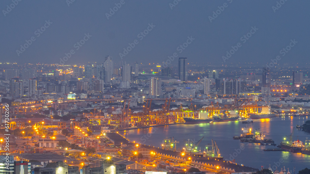 Obraz premium Cargo ship in Bangkok port in Thailand