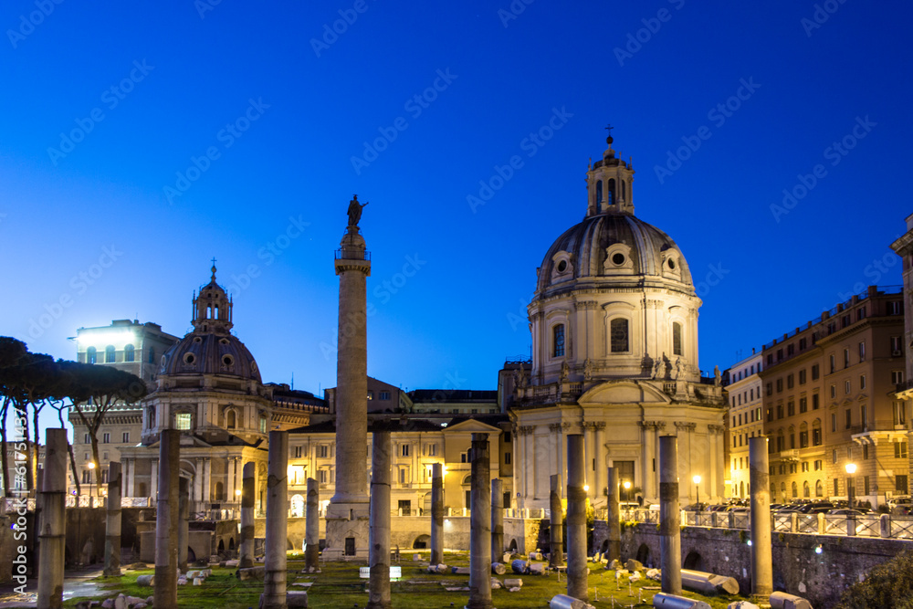 roma, Basilica Ulpia e la Colonna Traiana al tramonto