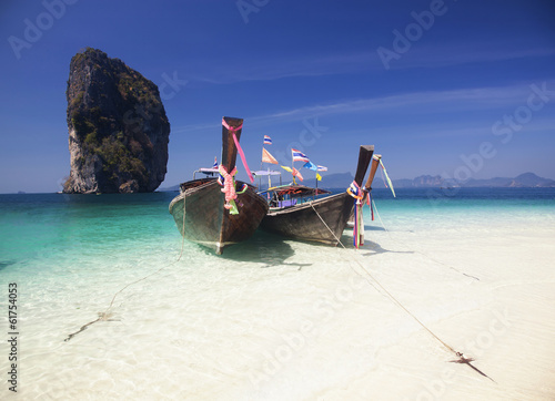 Thailand beach on tropical island. Beautiful travel background o © Melinda Nagy