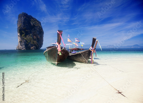 Thailand beach on tropical island. Beautiful travel background o © Melinda Nagy