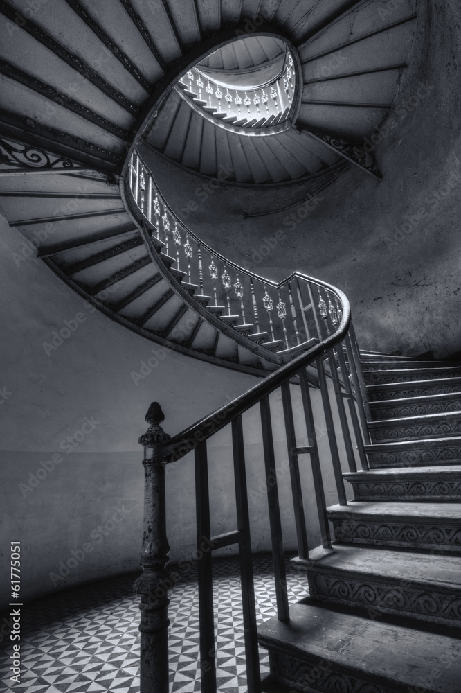 Stare spiralne schody - obrazy, fototapety, plakaty 