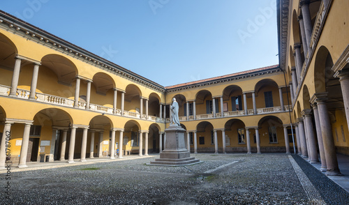 Bild auf Leinwand Pavia, court of the University