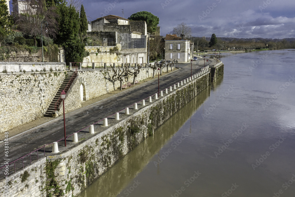 Rivière la Dordogne à Castillon en Gironde