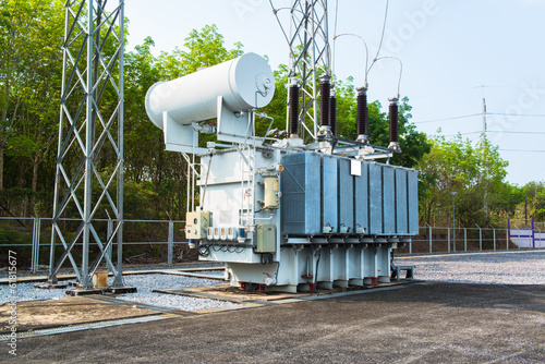Transformer station and the high voltage electric pole