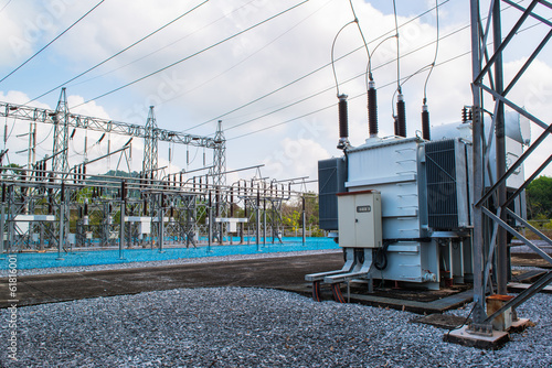 Transformer station and the high voltage electric pole