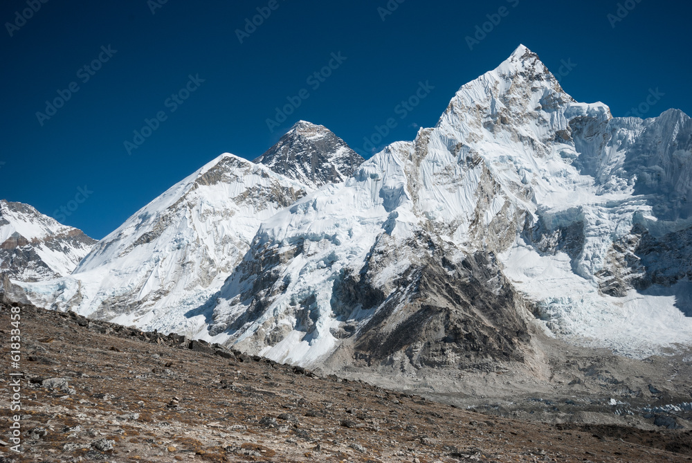 Obraz premium Nuptse on the right, Everest to the left from Kala Patthar.