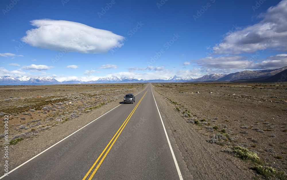 Endless empty country highway, Ruta 40.