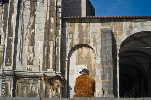 hombre y perro photo