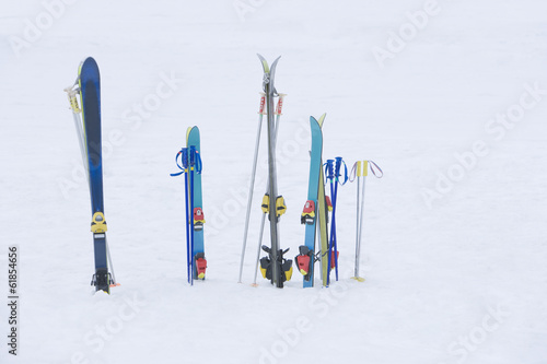 Obraz na plátne snowy field and ski