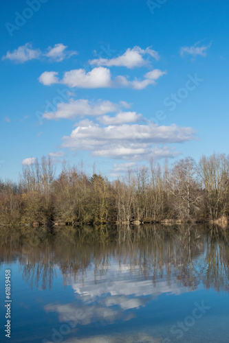 Wolkenspiegelung im See