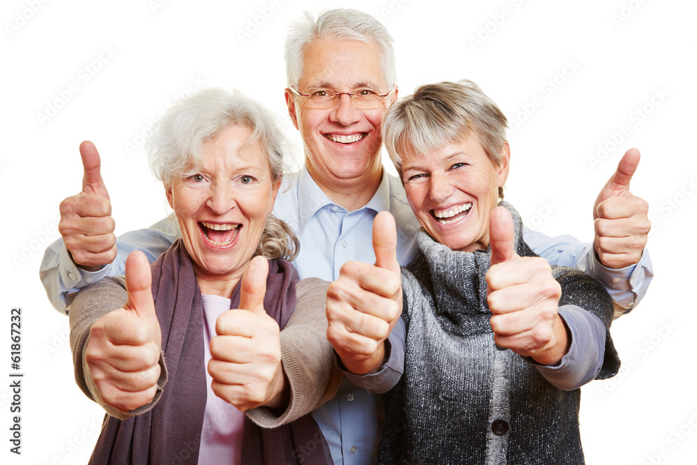Drei Senioren halten glücklich Daumen hoch - obrazy, fototapety, plakaty 