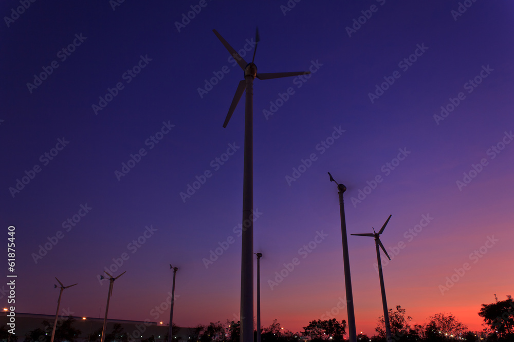 Obraz premium Wind turbines at sunset