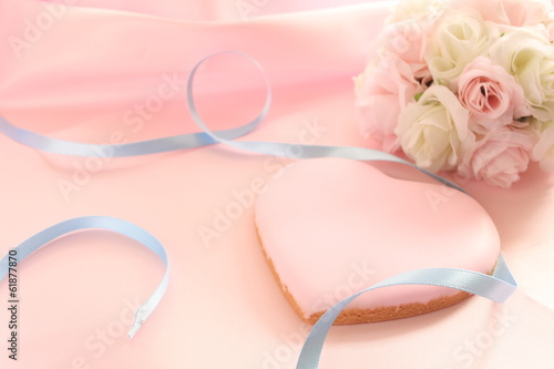 pink icing cookie with wedding bouquet