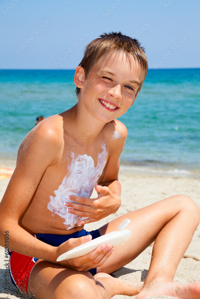 Child apply too much of sunblock cream Child apply too much of sunblock cream