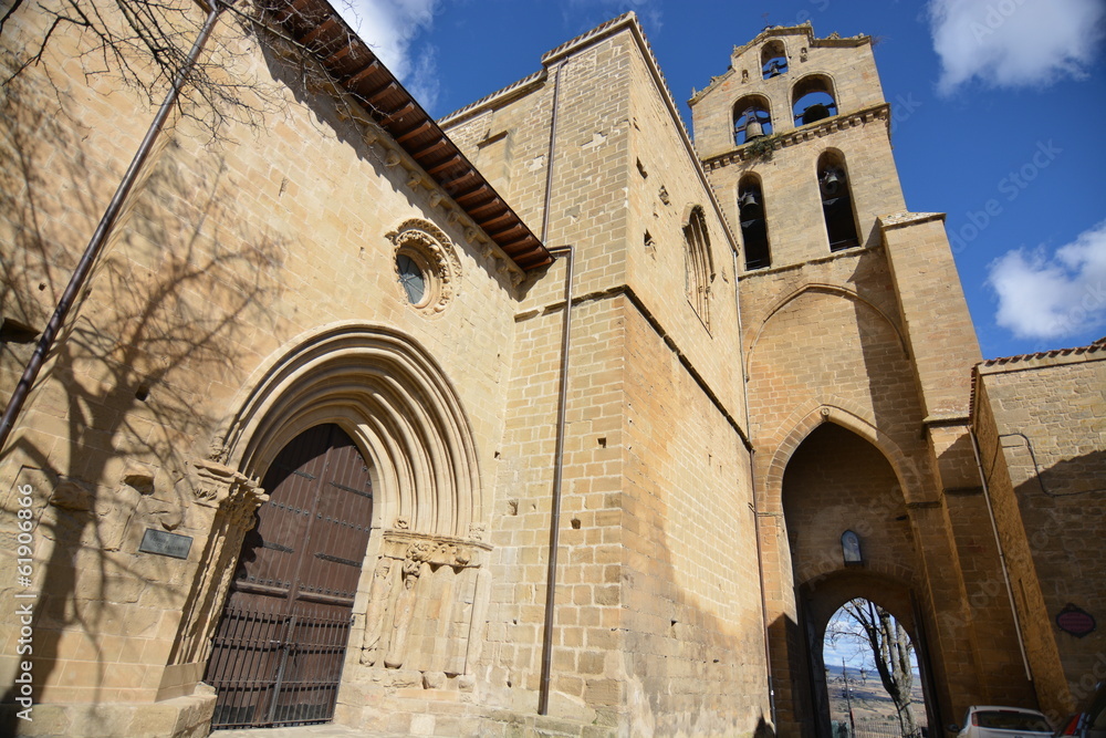 Panoramica fachada iglesia de Laguardia (La Rioja, Alava)