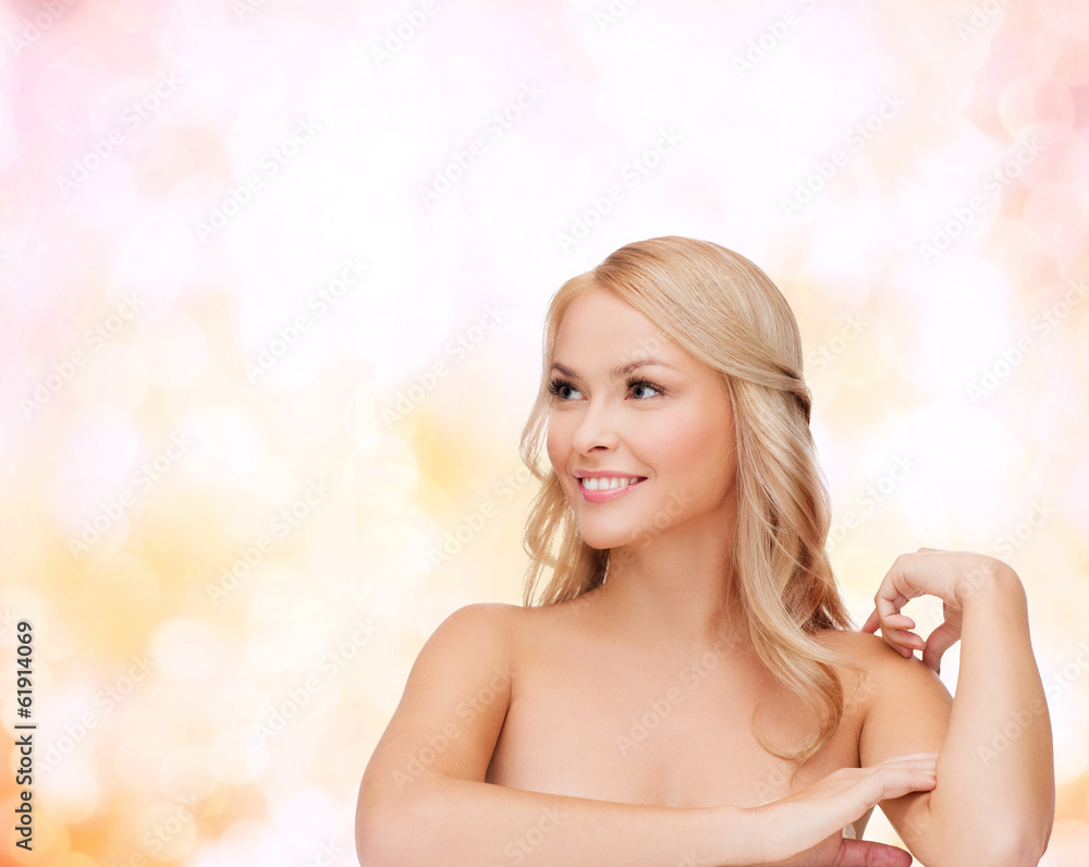 Naklejka premium woman touching her shoulder skin