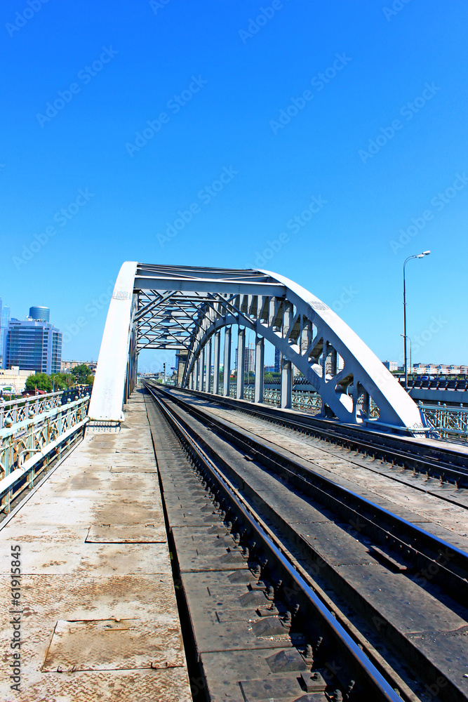 Railway bridge with steel spans