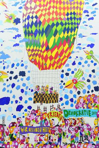 Wandmalerei - DDR Geschichte - Demo