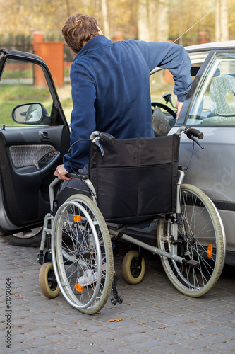 Disabled man getting in the car © Photographee.eu