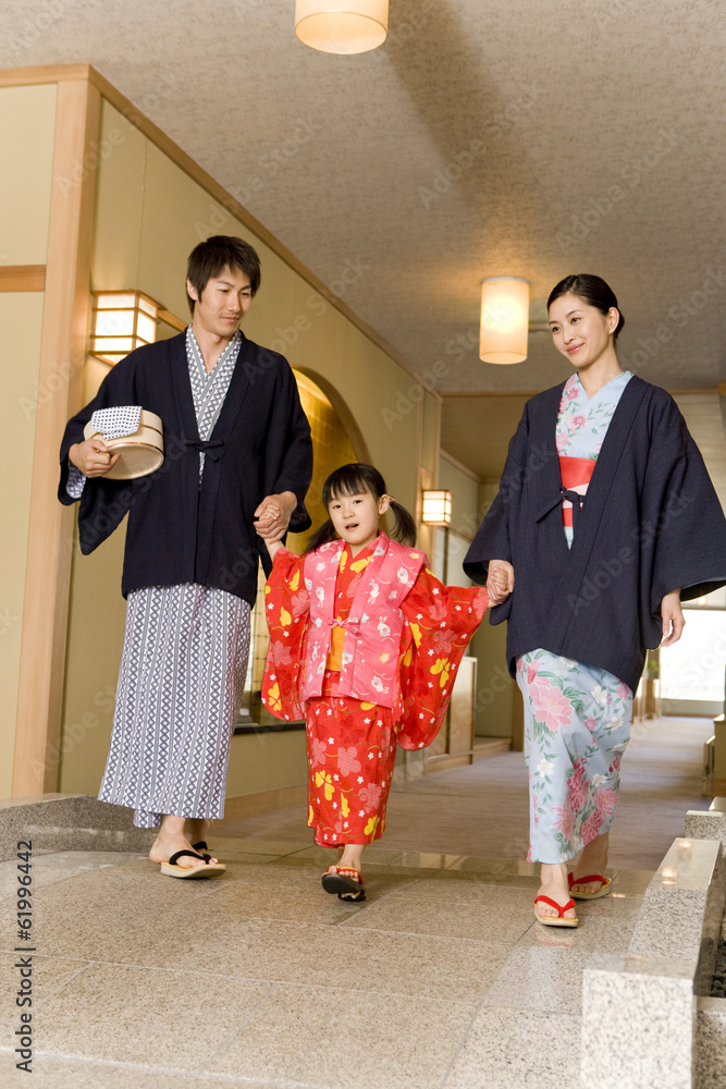 family coming to hot spring