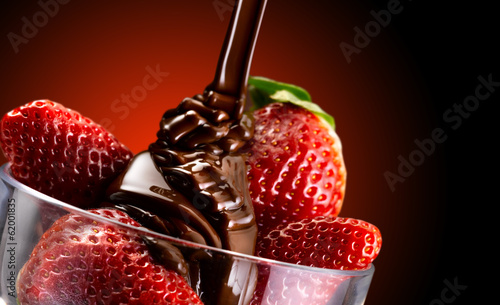 fragole e cioccolato photo