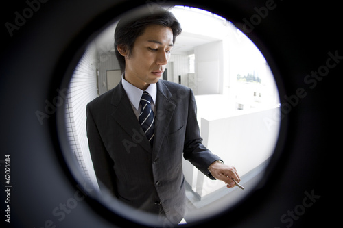 Schilderij op canvas businessman with key seen through peep window