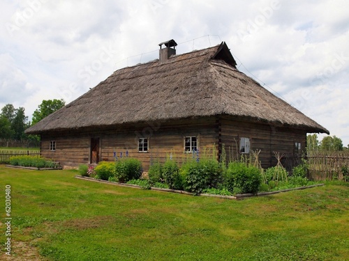 Obraz na płótnie Typical, ethnographic wooden house in Rumsiskes w salonie