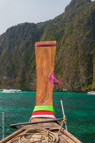 Longtail boat in the famous Maya bay of Phi-phi Leh island © Netfalls