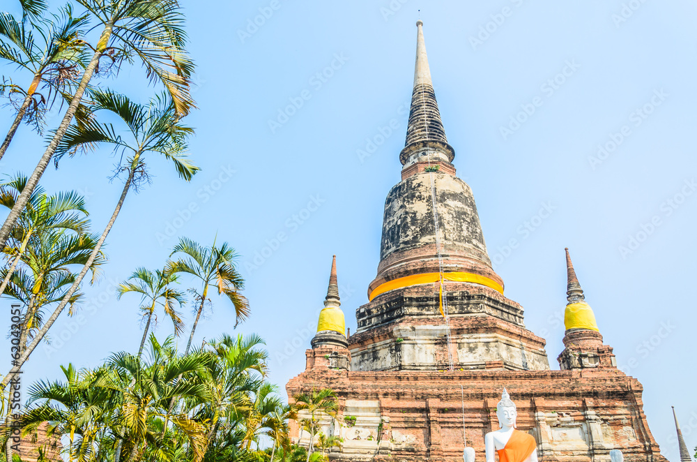 Naklejka premium Wat Yai Chaimongkol temple in ayutthaya Thailand