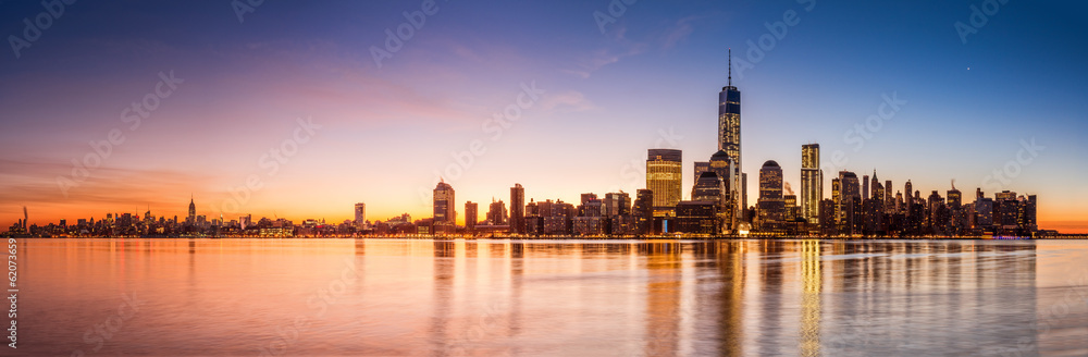 Naklejka premium New York panorama at sunrise