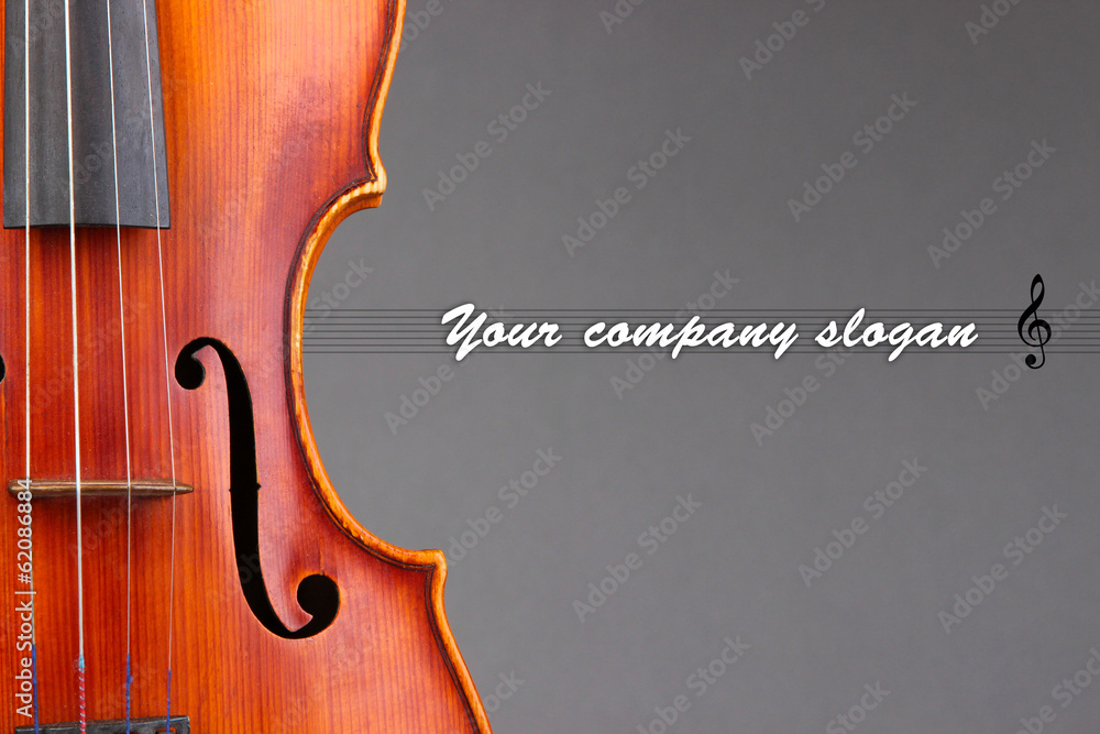 Naklejka premium Classical violin on grey background