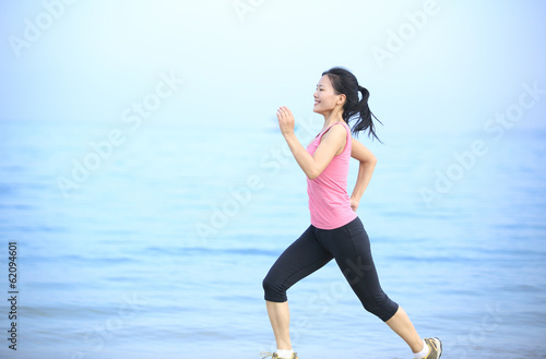 Fototapeta Naklejka Na Ścianę i Meble -  fitness asian woman running on beach