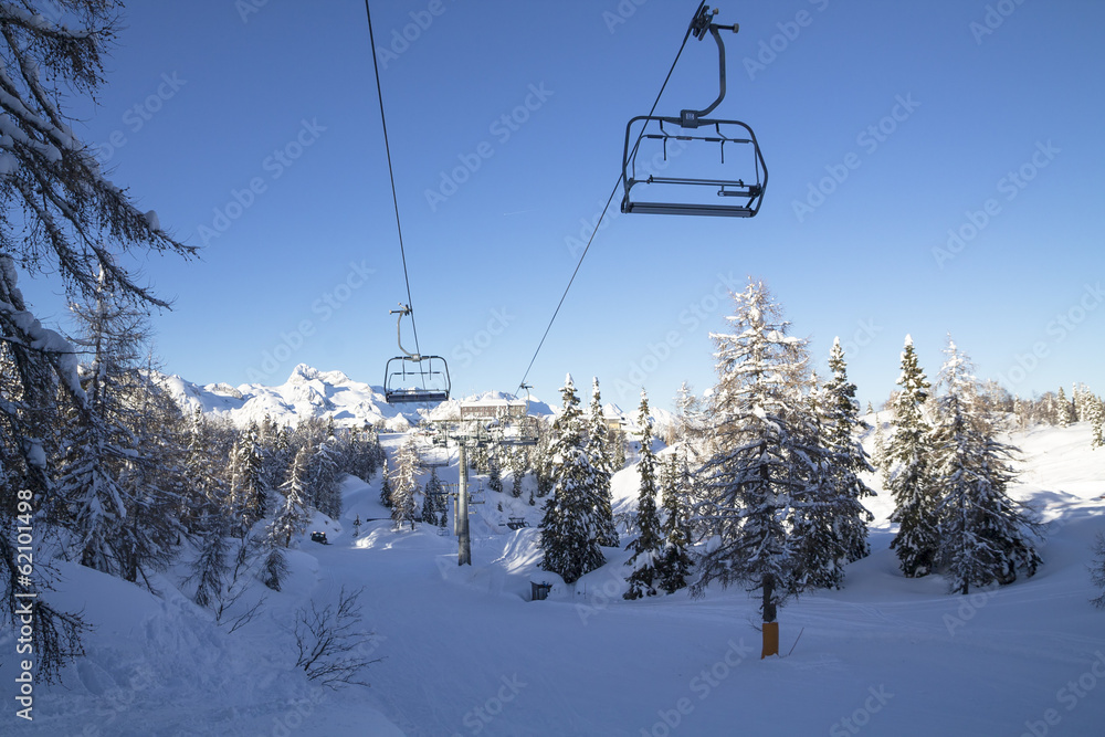 Obraz premium Snowy landscape in the mountains
