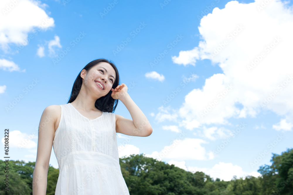 リラックスする女性 リラックスする女性