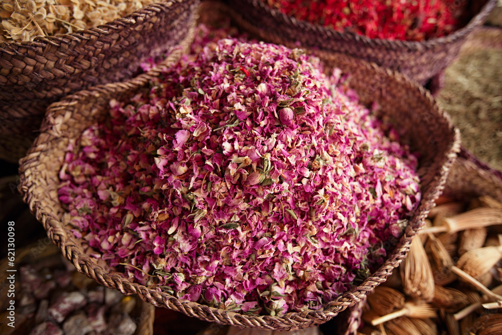 Obraz premium spices herbs flowers (rose) in the Marrakesh street souk shop