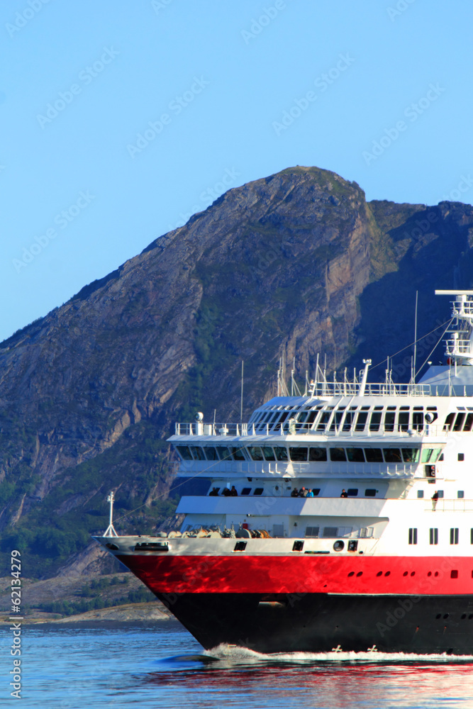 the prow of the coastal ship facing Bolga