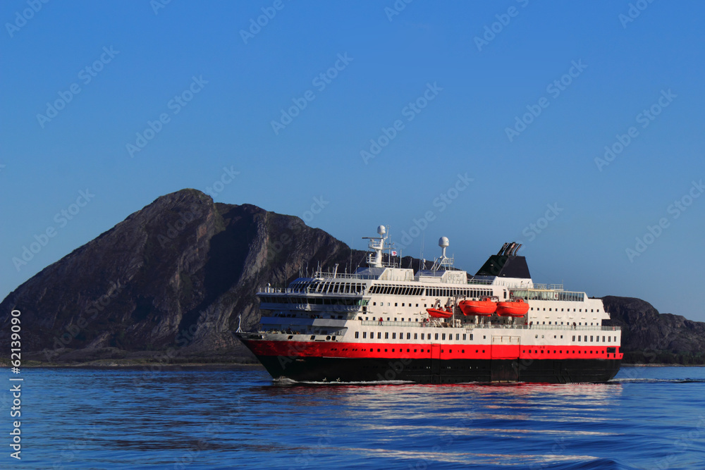 Obraz premium coastal ship facing Bolga