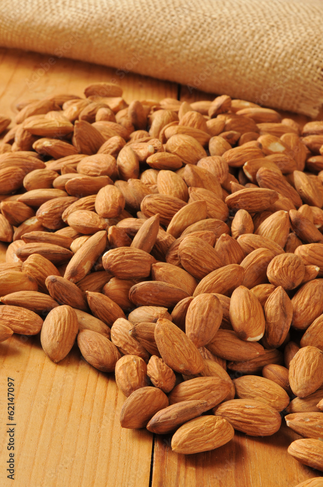 Obraz premium Organic almonds