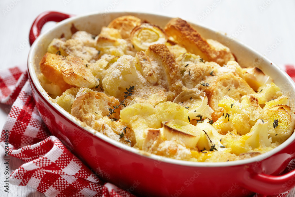 Casserole with cauliflower, leek, bread and cheese Casserole with cauliflower, leek, bread and cheese