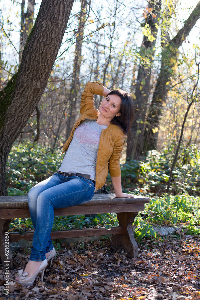 Naklejka premium Young beautiful girl on a walk in the country