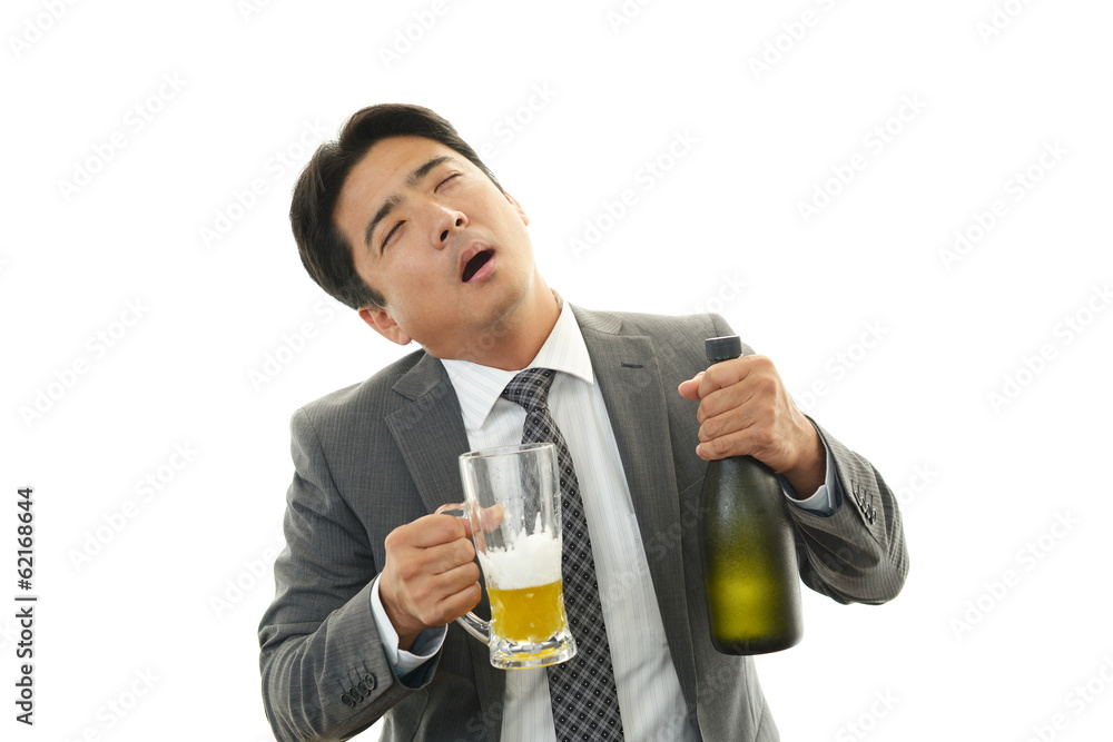 ビールを飲みすぎたサラリーマン ビールを飲みすぎたサラリーマン