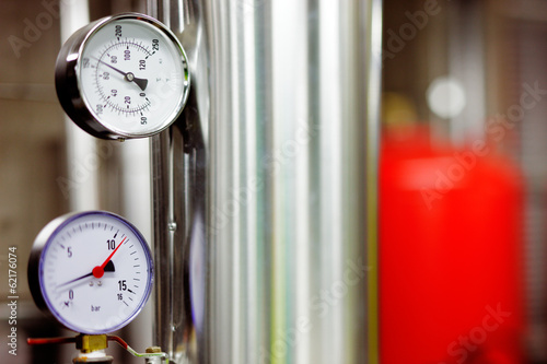 Temperature and pressure gauges