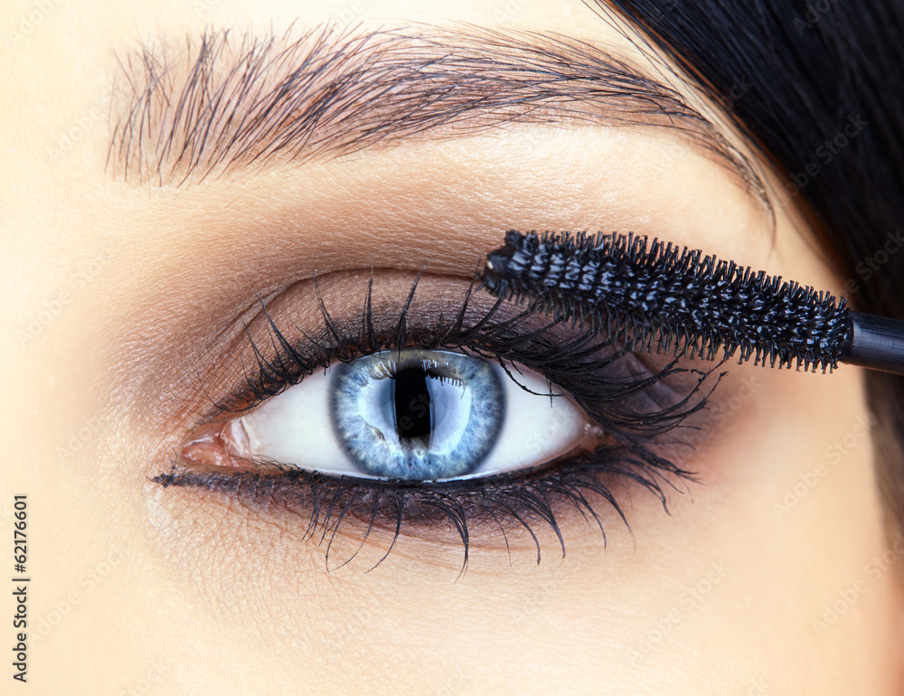 Obraz premium close-up shot of woman eye makeup