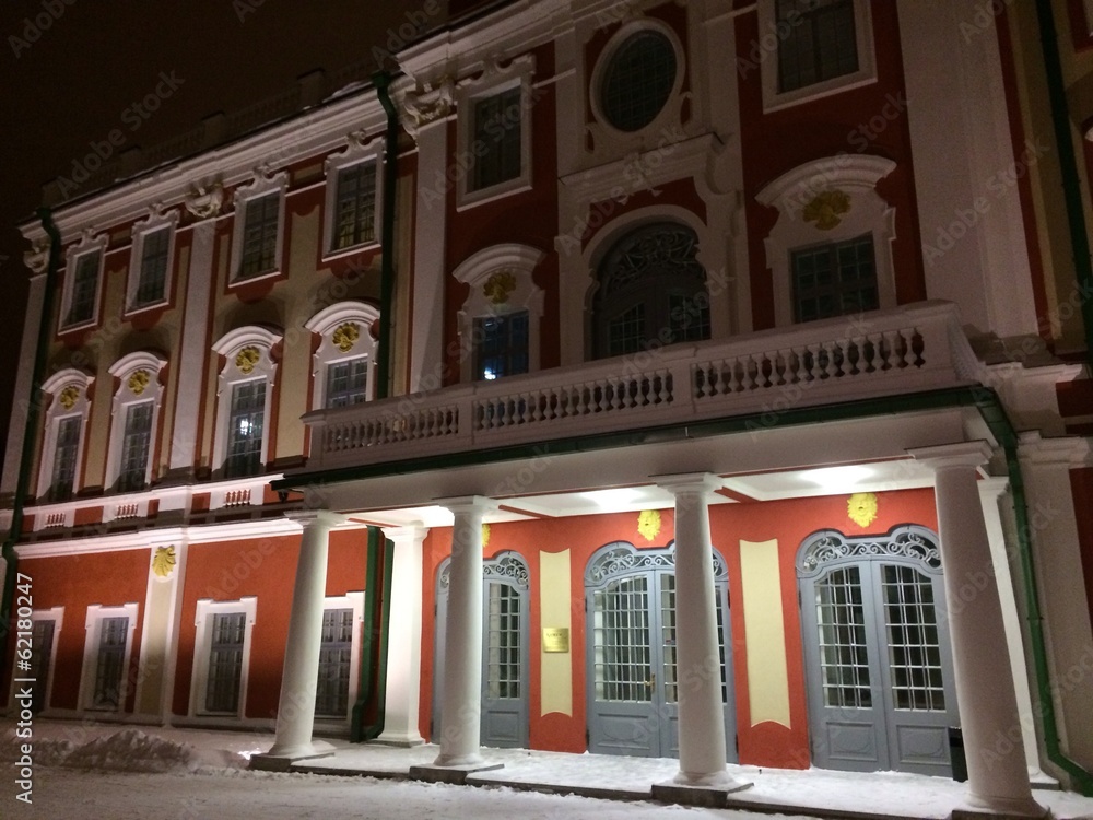 Kadriorg palace by night