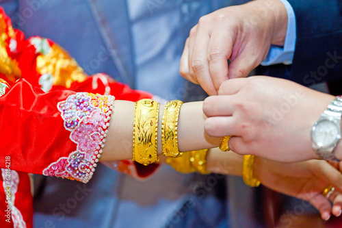 Photography Elderly relatives presenting the golden bracelet as a blessing i