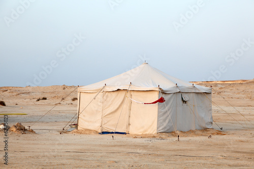 Canvas-taulu Bedouin tent in the desert of Qatar, Middle East
