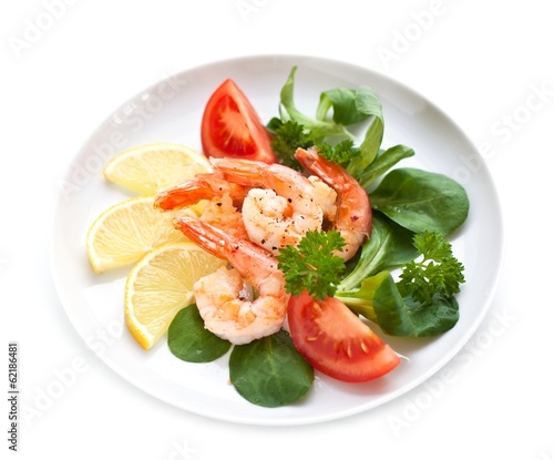 Corn salad with prawns, tomatoes and lemon