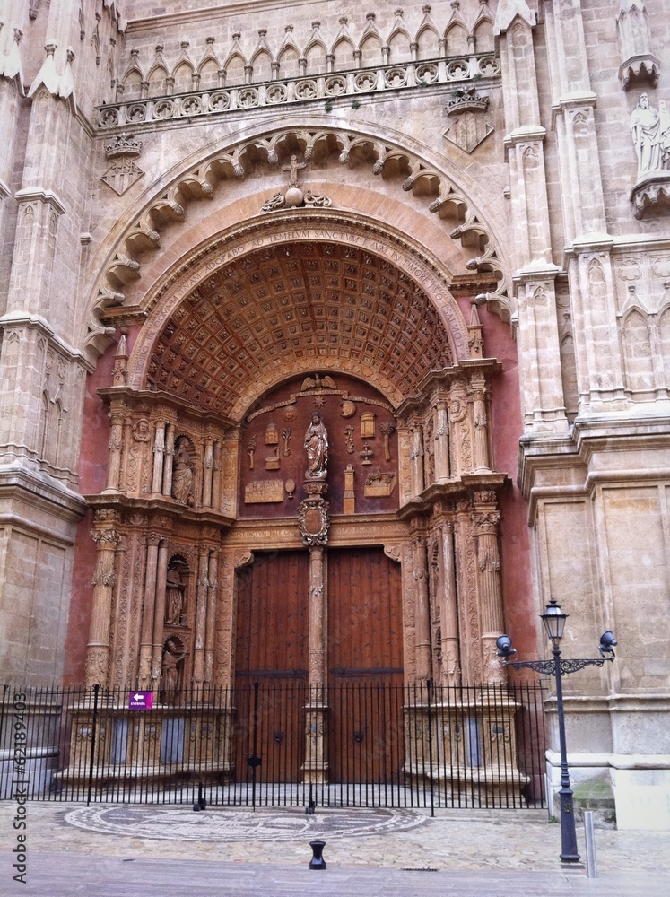 Alter Kircheneingang auf Mallorca