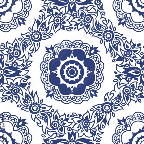 Contrasting seamless pattern with large flowers