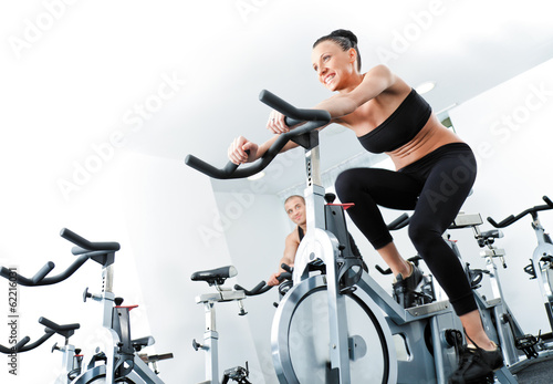 woman veloargometer gim fitness photo